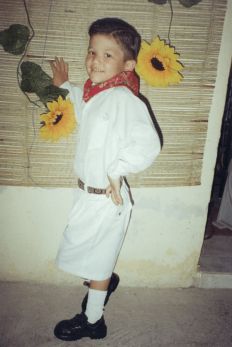 Brian llegó a las audiciones con su novia. Tenía futuro como futbolista, pero una lesión lo cambió todo. Ahora busca triunfar en La Banda.