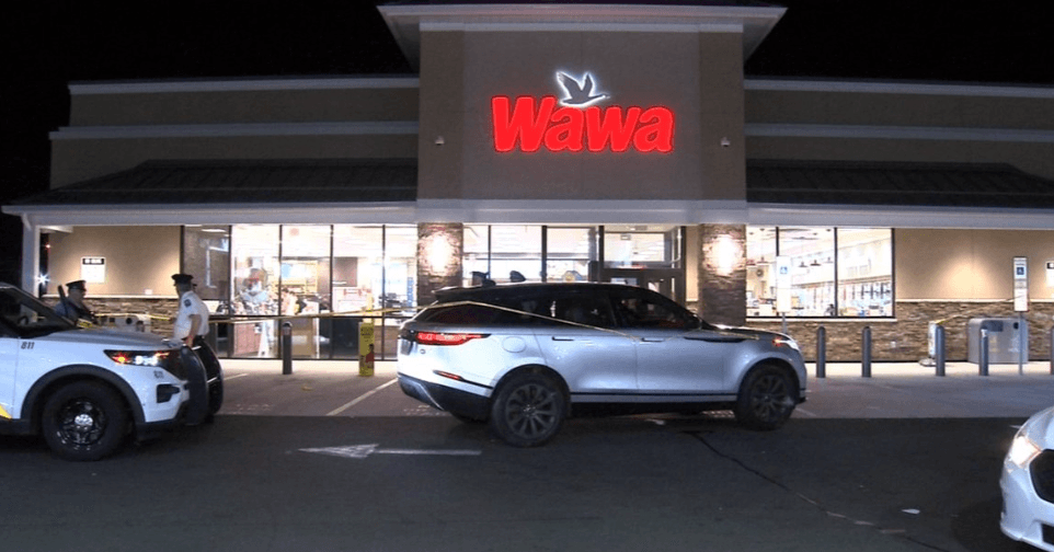 Hombre baleado en el torso conduce hasta una estación Wawa en Torresdale buscando ayuda