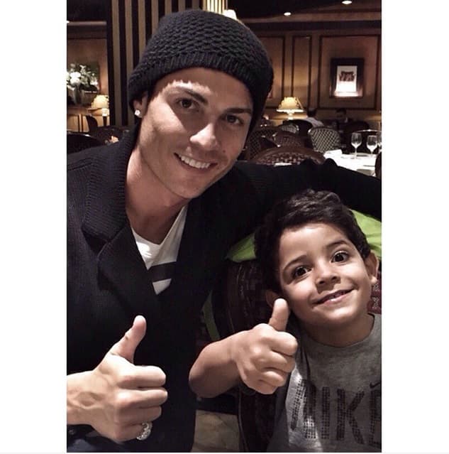 Otro papacito queesta vez fue nominado a Premios Juventud es Cristiano Ronaldo.