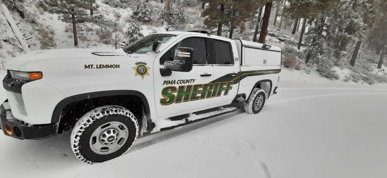 <a href="https://apps.myocv.com/blog/a28985704/news" target="_blank">El camino hacia Mount Lemmon está cerrado para todos, excepto para residentes y empleados. </a>
<br>