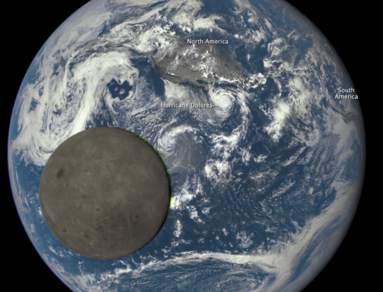 <b>El lado oscuro y el lado brillante. </b>Una cámara de la NASA capturó esta vista única de la Luna al pasar entre la nave espacial y la Tierra. Estas imágenes muestran el 'lado oscuro' de la Luna iluminado, algo que no es visible desde la Tierra.