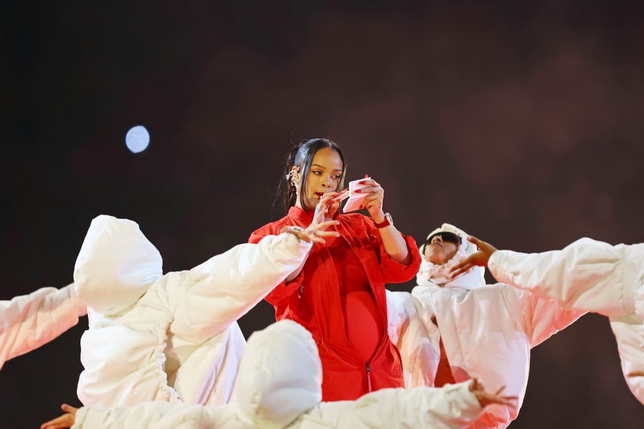 Rihanna se maquilló en el Show del Medio Tiempo del Super Bowl 2023