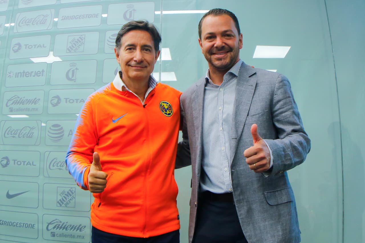 Este martes, con motivo de los 40 años de El Chanfle, la Loteria Nacional y el América hicieron el lanzamiento oficial del billete conmemorativo el cual tendrá el escudo de las Águilas y la cara del personaje de Roberto Gómez Bolaños. Al evento asistieron, entre otros, Roberto Gómez Fernández, hijo del actor, y Santiago Baños, presidente del club.