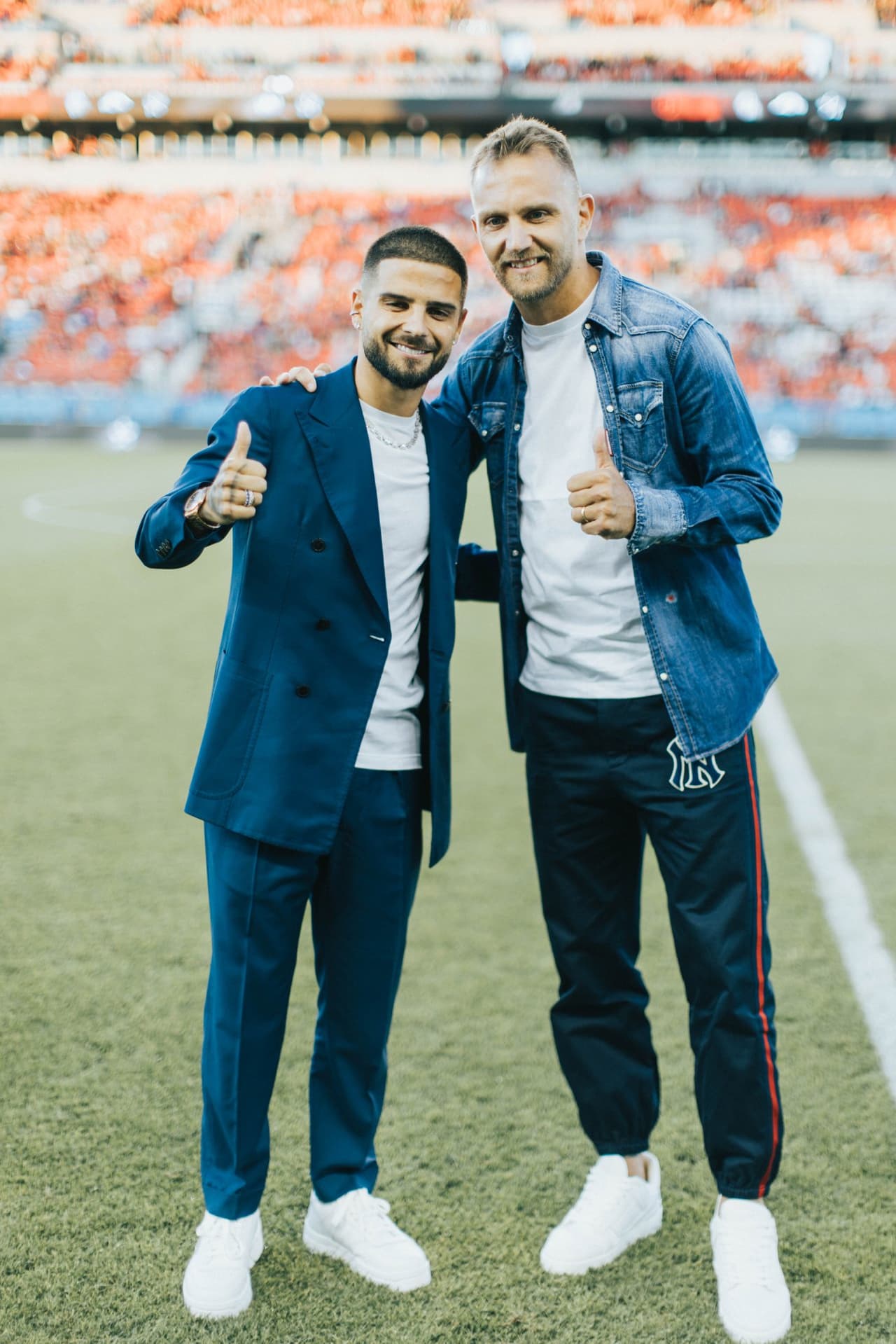 El ilustre italiano -que será Jugador Franquicia del equipo escarlata- estuvo el sábado en el BMO Field junto con su compatriota Domenico Criscito, quien también se unirá al club canadiense.