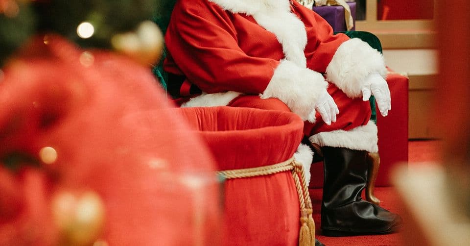 <b>Arbor Place Mall (Hasta el 24 de diciembre)</b>
<br>Dirección: 6700 Douglas Blvd., Douglasville
<br>Teléfono: 770-947-4244
<br>Sitio web:
<a href="https://whereissanta.com/mall/1054?utm_campaign=arbor-place&utm_medium=referral&utm_source=website-cbl">https://whereissanta.com/mall/1054?utm_campaign=arbor-place&utm_medium=referral&utm_source=website-cbl</a>
<br>
<br>
<b><a href="https://goo.gl/maps/2qq8jXnsMzZH7p199">Cómo llegar</a></b>