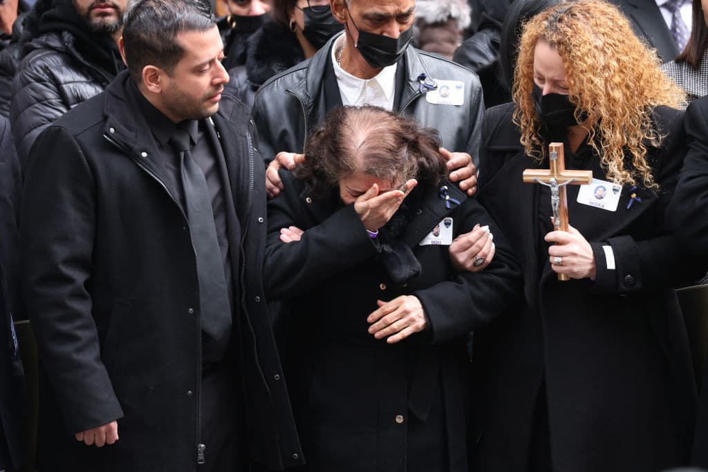 <b>Su hermano Wilson Mora</b>, destacó sus cualidades: “Me encantaba lo cercano y leal que eras con tus amigos, y lo mucho que valorabas sus amistades… Las personas se acercaban a ti porque podían bajar sus defensas y ser ellos mismos a tu alrededor”.
<br>