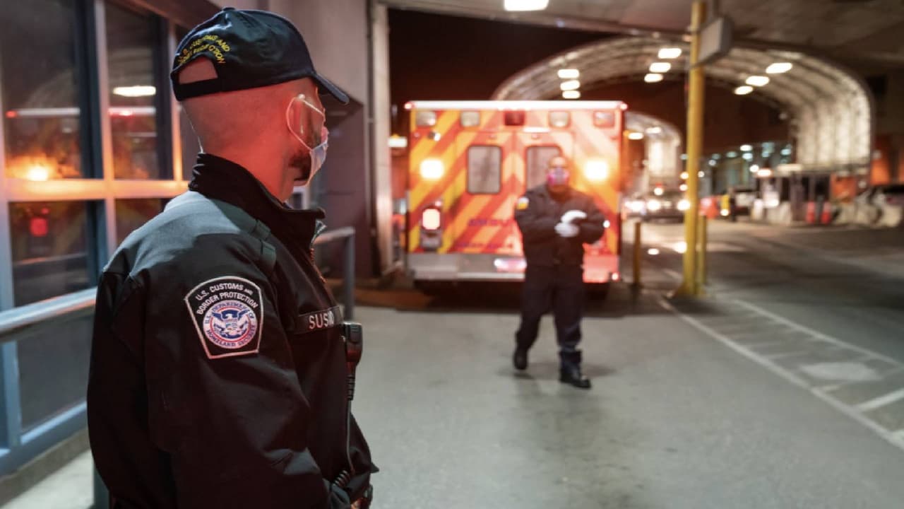 Agentes de Aduanas salvan la vida de una joven en la frontera de Arizona por posible sobredosis