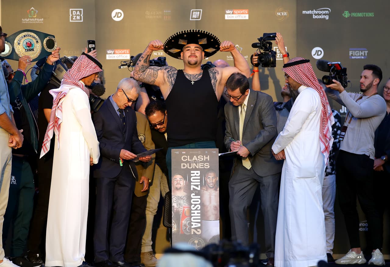 Anthony Joshua pesó 237.5 libras, mientras que Andy Ruiz dejó la aguja en 287.3 libras.