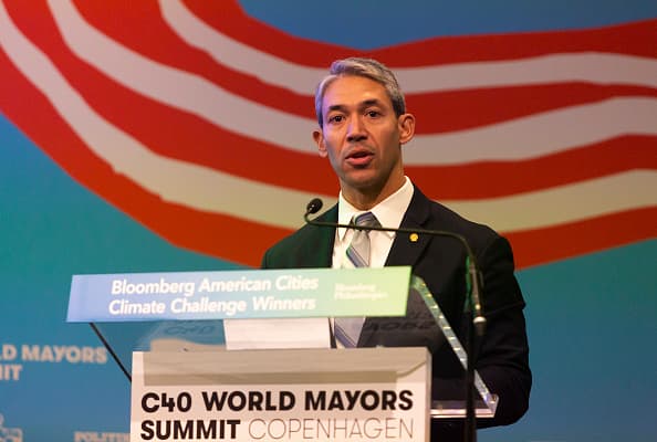 "La peor decisión de Abbott fue no exigir el uso de mascarillas": autoridades de San Antonio