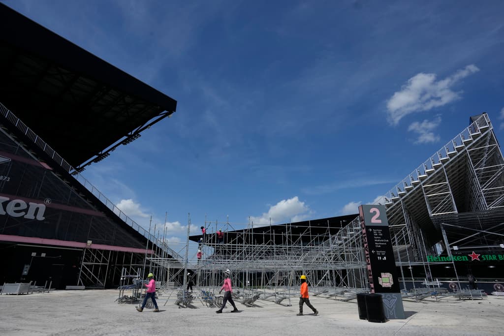 El costo de las entradas para los partidos del Inter Miami se disparó por Messi, y los equipos están poniendo a la venta más boletos para los partidos que disputarán contra el club. Según información proporcionada por Vivid Seats, la plataforma de reventa e intercambio de entradas, el costo promedio para el duelo Inter Miami-Cruz Azul subió de 126 dólares el 6 de junio el día previo del anuncio de Messi a 2.151 dólares el 20 de junio.