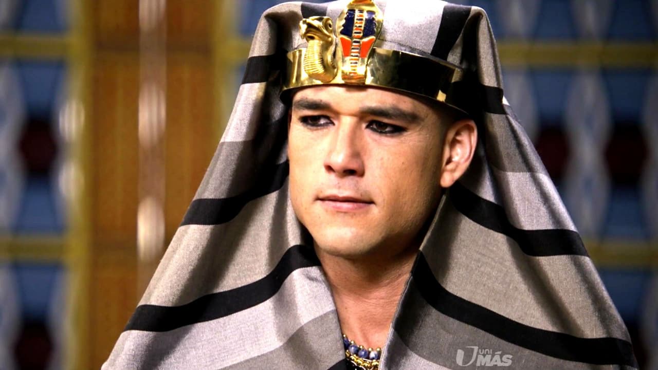 Ramsés se convirtió en enemigo de Moisés al negarse a liberar al pueblo hebreo y fue víctima de las diez plagas lanzadas por Dios.