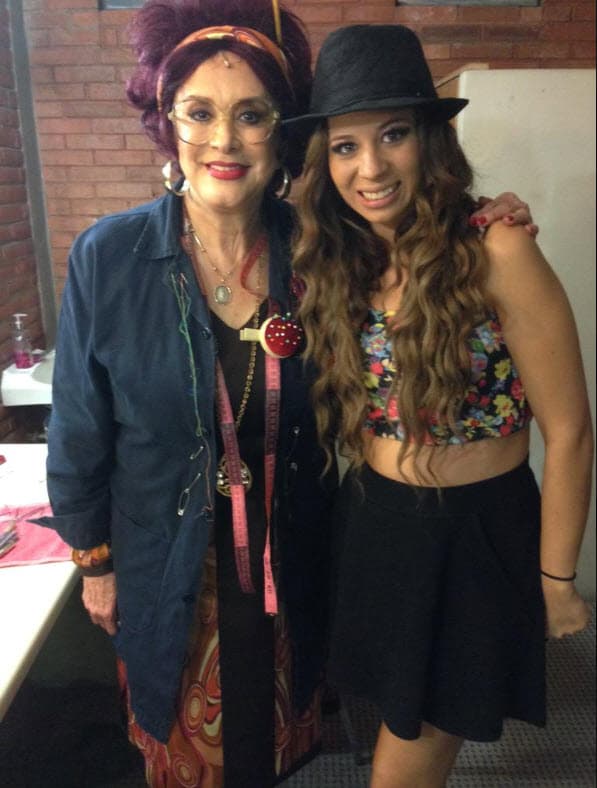 La estadía no fue corta. La legendaria actriz
<b> <a href="https://www.univision.com/famosos/raymundo-capetillo-y-mauricio-herrera-los-nuevos-casos-de-famosos-con-coronavirus-fotos" target="_blank">pasó ahí 90 días </a></b>en donde su vida estuvo al borde del peligro en varias ocasiones.
<br>