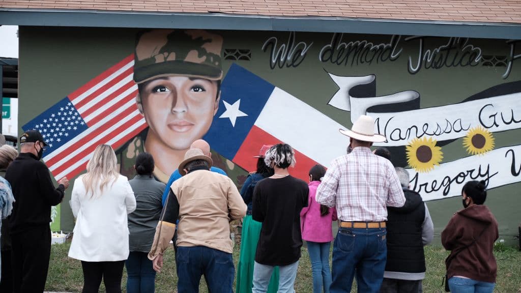 <a href="https://www.univision.com/local/san-antonio-kwex/grupo-de-veteranas-que-fueron-agredidas-sexualmente-en-el-ejercito-celebrara-el-cumpleanos-de-vanessa-guillen">Circle of Arms</a>, un grupo que integra a veteranas del Ejercito de Estados Unidos, realizaron una vigilia en honor a la memoria de
<a href="https://www.univision.com/temas/vanessa-guillen">Vanessa Guillén</a>, a un año de su desaparición y muerte.