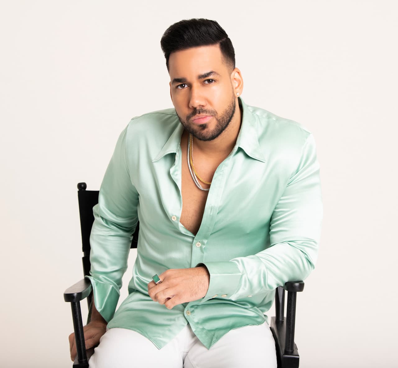 <b>Romeo Santos:</b> Nominado en las categorías
<i>The Traffic ‘Jam’</i> (Canción para el Carro) y
<i>Can’t Get Enough Of This Song</i> (La Más Pegajosa) tendrá una presentación especial en Premios Juventud 2019. El también conocido como 'El Rey de la Bachata' se presentará con invitados especiales para interpretar algo de su nuevo álbum 'Utopia'.