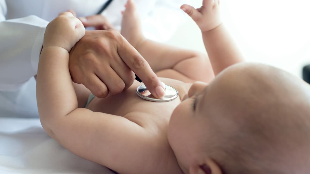 <b>17. Pediatras, general</b>
<br>
<br>Salario medio anual: 166,800 dólares
<br>Empleos: 840