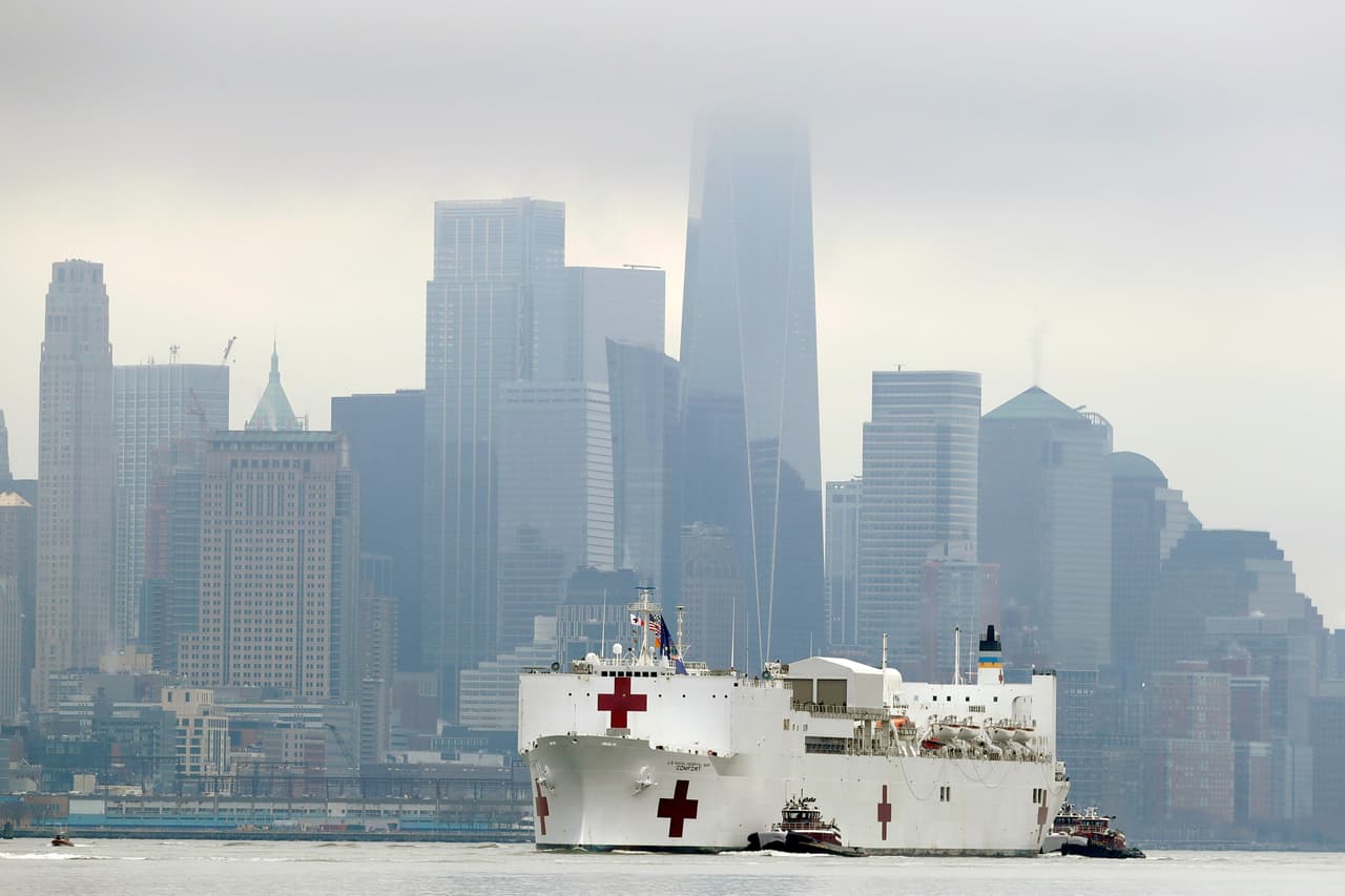 El USNS Comfort llegó al Bajo Manhattan el pasado lunes 30 de marzo.