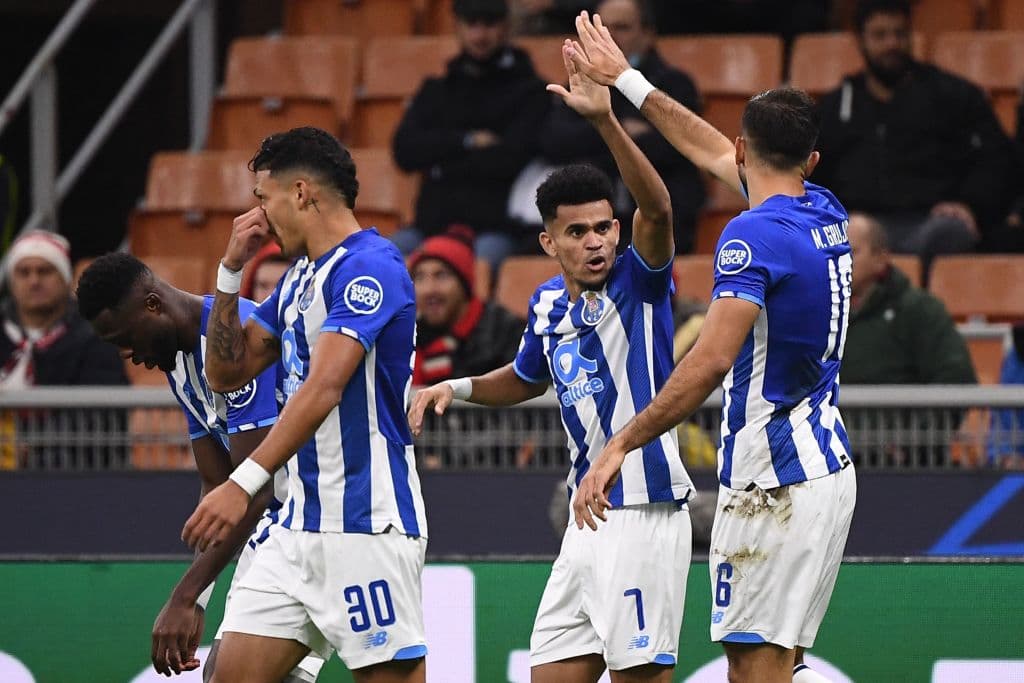 AC Milán empata ante el Porto 1-1 durnate la J4 en la UEFA Champions League. Luis Fernando Días ponía arriba a los 'Dragones'al inicio del encuentro, pero un autogol por parte de Chancel Mbemba al 61' igualó el marcador durante esta fecha. El mexicano 'Tecatito' Corona, no tuvo minutos en cancha.