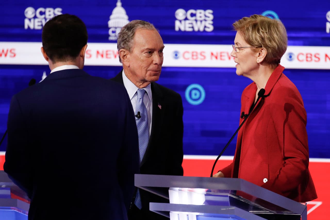 El enfrentamiento abierto entre
<a href="https://www.univision.com/temas/michael-bloomberg">Michael Bloomberg</a> y
<a href="https://www.univision.com/temas/elizabeth-warren-1">Elizabeth Warren</a> prosiguió en este debate. El exalcalde de Nueva York, que presume de atraer a los votantes conservadores escépticos con Trump preguntó: "¿Alguien en esta sala puede imaginarse a republicanos moderados votando por él (por Sanders)?". Warren salió en defensa de Sanders: "No me importa cuánto dinero tenga Bloomberg, la base del Partido Demócrata nunca confiará en él. No se ha ganado su confianza".