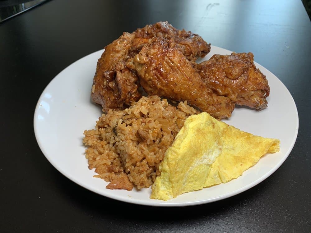 <b>Andy's Chicken</b>
<br>Dirección: 2001 Memphis St Philadelphia, PA 19125
<br>Teléfono: (215) 291-0700
<br>Sitio web:
<a href="http://www.andyschicken.com">http://www.andyschicken.com</a>
<br>
<b><a href="https://www.yelp.com/map/andys-chicken-philadelphia-2">Cómo llegar</a></b>
<br>
<br>Restaurante que sirve comida coreana y que entre sus platillos cuenta con pollo frito.