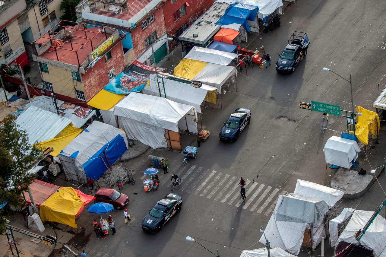 <b>Ciudad de México. Nivel de alerta 2: <a href="https://travel.state.gov/content/travel/en/international-travel/International-Travel-Country-Information-Pages/Mexico.html" target="_blank">Aumente la precaución</a>. </b>La recomendación para la capital mexicana advierte que los estadounidenses pueden enfrentar “
<a href="https://www.univision.com/noticias/america-latina/asesinan-a-un-promedio-de-95-personas-al-dia-en-mexico-2019-podria-ser-el-ano-mas-violento-de-su-historia"><u>crimen y secuestros</u></a>”, y “barrios como Tepito (en la foto) requieren vigilancia adicional, especialmente de noche”. Los otros estados con un nivel de alerta similar son Yucatán, Veracruz, Tlaxcala, Tabasco, Quintana Roo, Querétaro, Puebla, Oaxaca, Hidalgo, Guanajuato, Chiapas, Campeche, Baja California Sur, Baja California y Aguascalientes. La actualización es del 17 de diciembre de 2019.