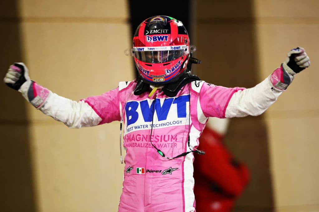 El mexicano Sergio Pérez se lleva la victoria en el Gran Premio de Sakhir en la Fórmula 1. Después de iniciar en el quinto lugar, hoy consigue romper paradigmas y es número uno. Compartió podio con Esteban Ocon de Renault y con su compañero Lance Stroll representando a Racing Point.