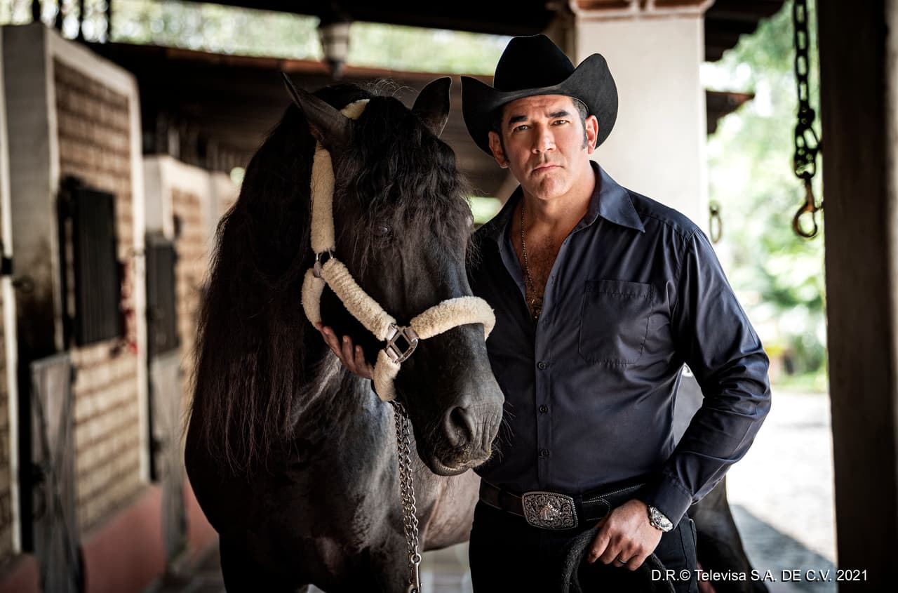 Eduardo Santamarina es Octavio Toscano