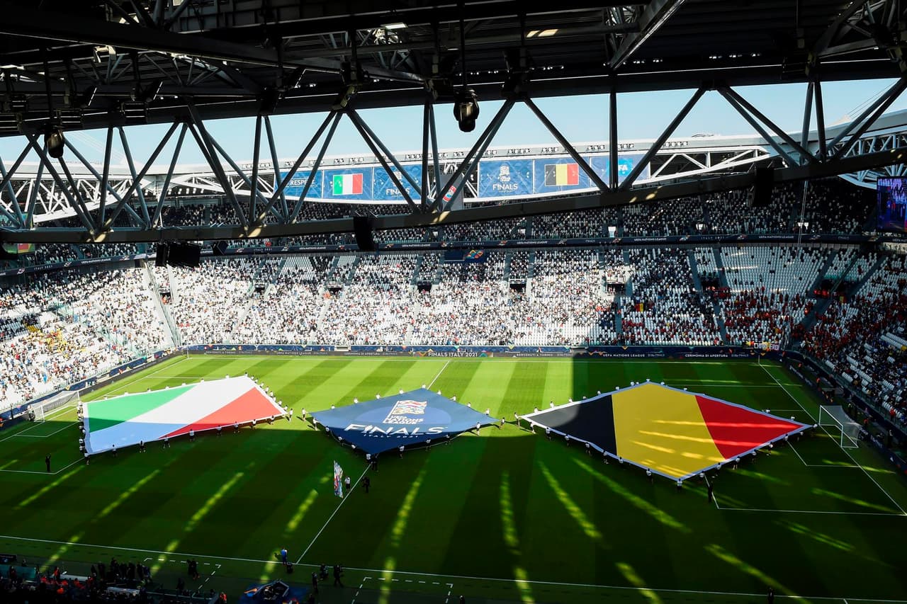 Italia se queda con el tercer lugar de la UEFA Nations League tras vencer 2-1 a Bélgica. Con anotacion de Barella y un penalti cobrado de Berardi, la 'Azzurra' se lleva la victoria. El único tanto por parte de los 'red devils' fue de Charles De Ketelaere ya al final del encuentro.