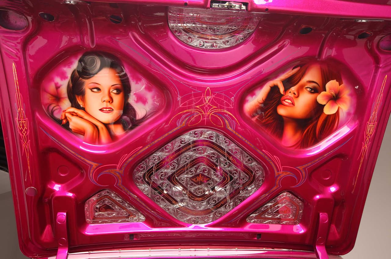 Las pinturas que vemos en los ‘lowriders’ son de mujeres bellas, en muchas ocasiones son obras de muralistas reconocidos.