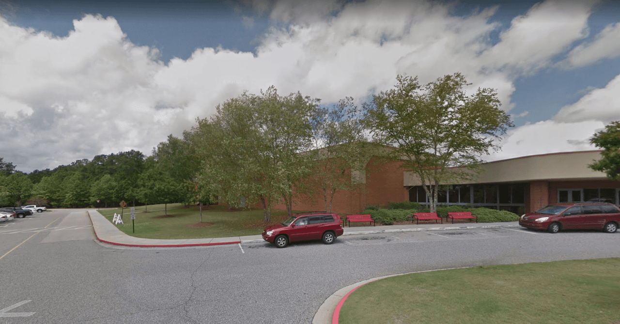 Encerraron a un compañero y le rociaron productos de limpieza: cuatro adolescentes enfrentarán cargos graves