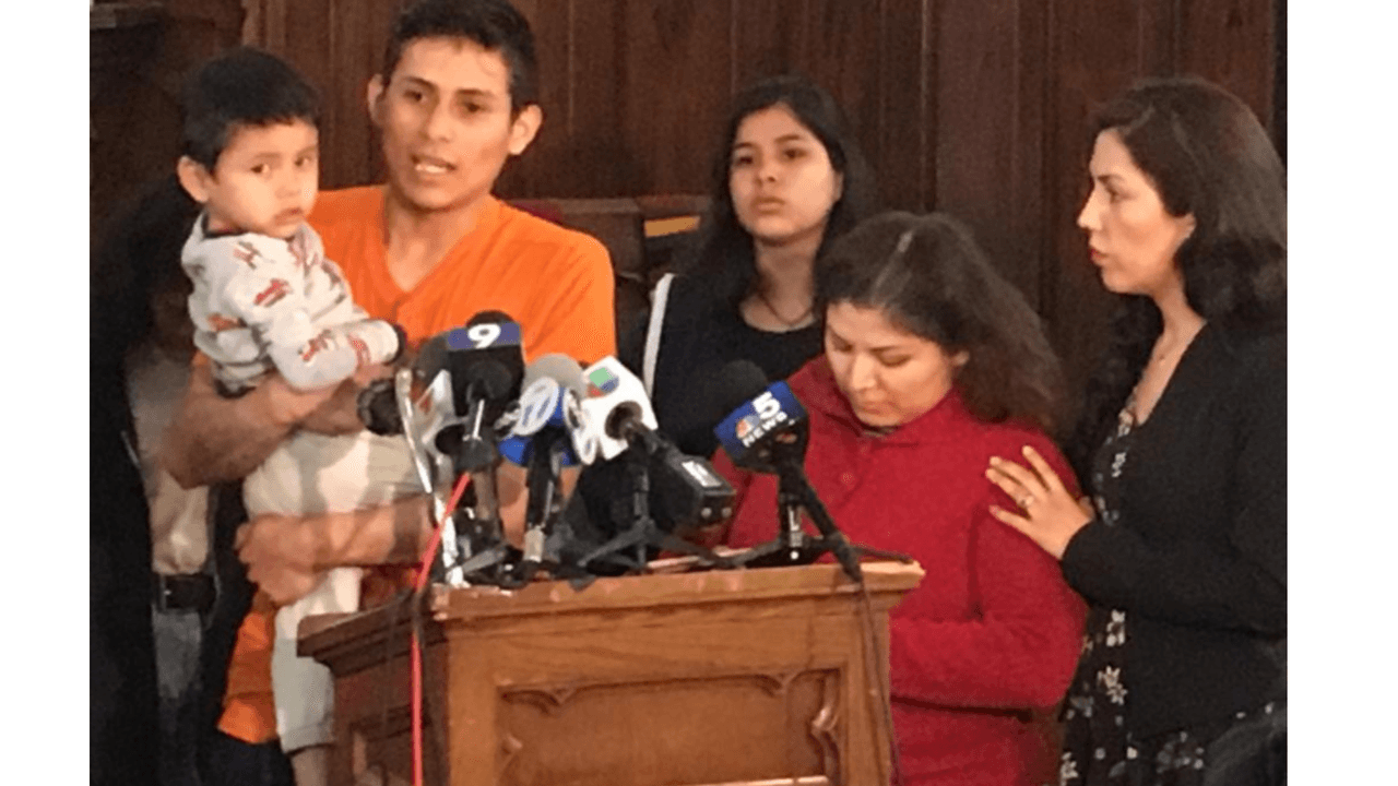 La familia de Marlen Ochoa expresó preocupación por ella durante la conferencia de prensa.