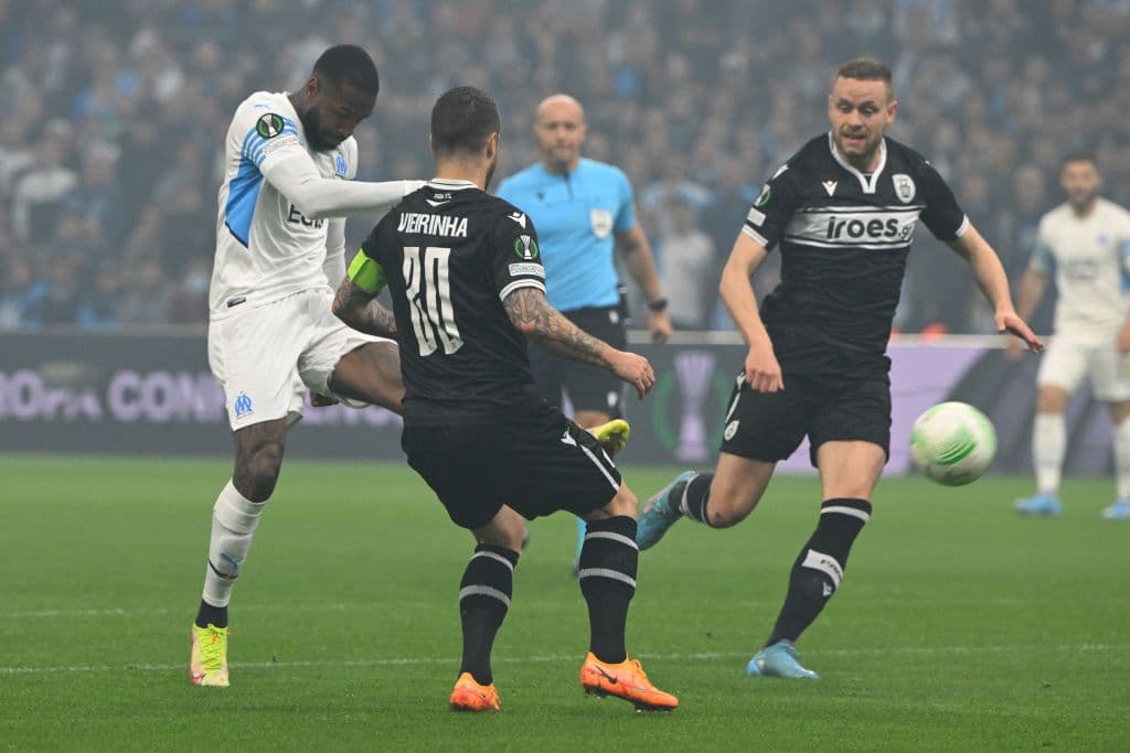 Marsella, con 10 hombres, derrotó al Lokomotiv Moscú en la última fecha de la Europa League. Arkadiusz Milik anotó el único tanto de la tarde. El equipo de Sampa disputará la Conference League.