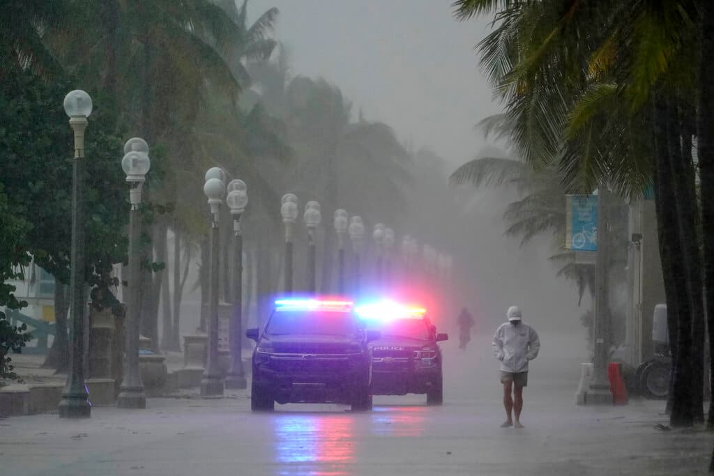 Se emitieron alertas y avisos para muchas partes de Florida, incluida la costa suroccidental del Golfo que fue devastada por Ian, que golpeó la zona como huracán de categoría 4 el 28 de septiembre. La tormenta destruyó casas y dañó cultivos, incluyendo naranjales, en todo el estado.
