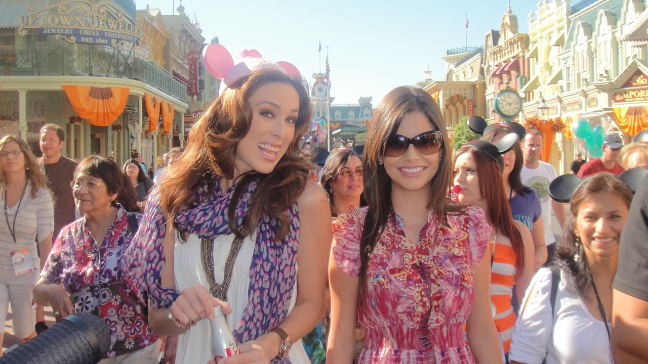 Además le encantan los dibujos animados y en 2010 la captamos muy divertida en un parque temático con orejitas de "Minnie Mouse".