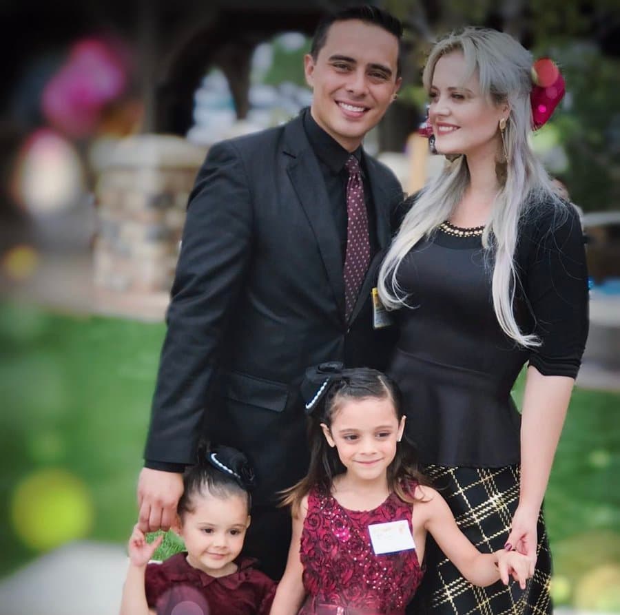 Allisson ahora se dedica a la fotografía, a vender cosméticos y otros productos de belleza, así como
<b><a href="https://www.univision.com/famosos/madres-primero-actrices-que-dejaron-o-pusieron-pausa-a-su-carrera-en-las-telenovelas-por-su-familia-fotos">enfocarse en la familia</a></b> que ha creado junto a su esposo, lo que le ha traído estabilidad.
<br>