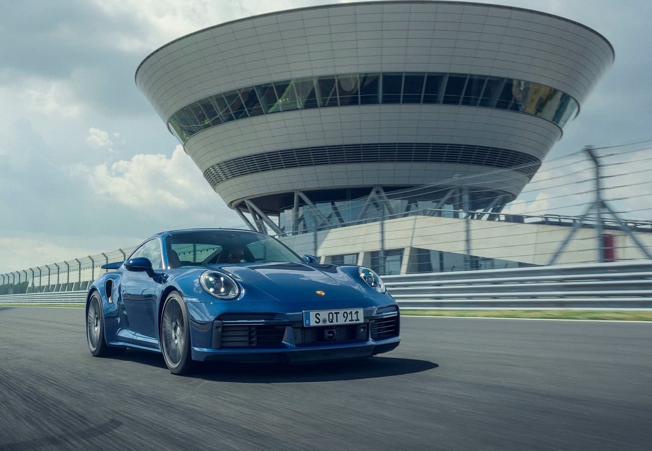 Tras salir del concesionario, el personal se dio cuenta del engaño y acudió a la Oficina del Sheriff del condado de Okaloosa para hacer la denuncia.