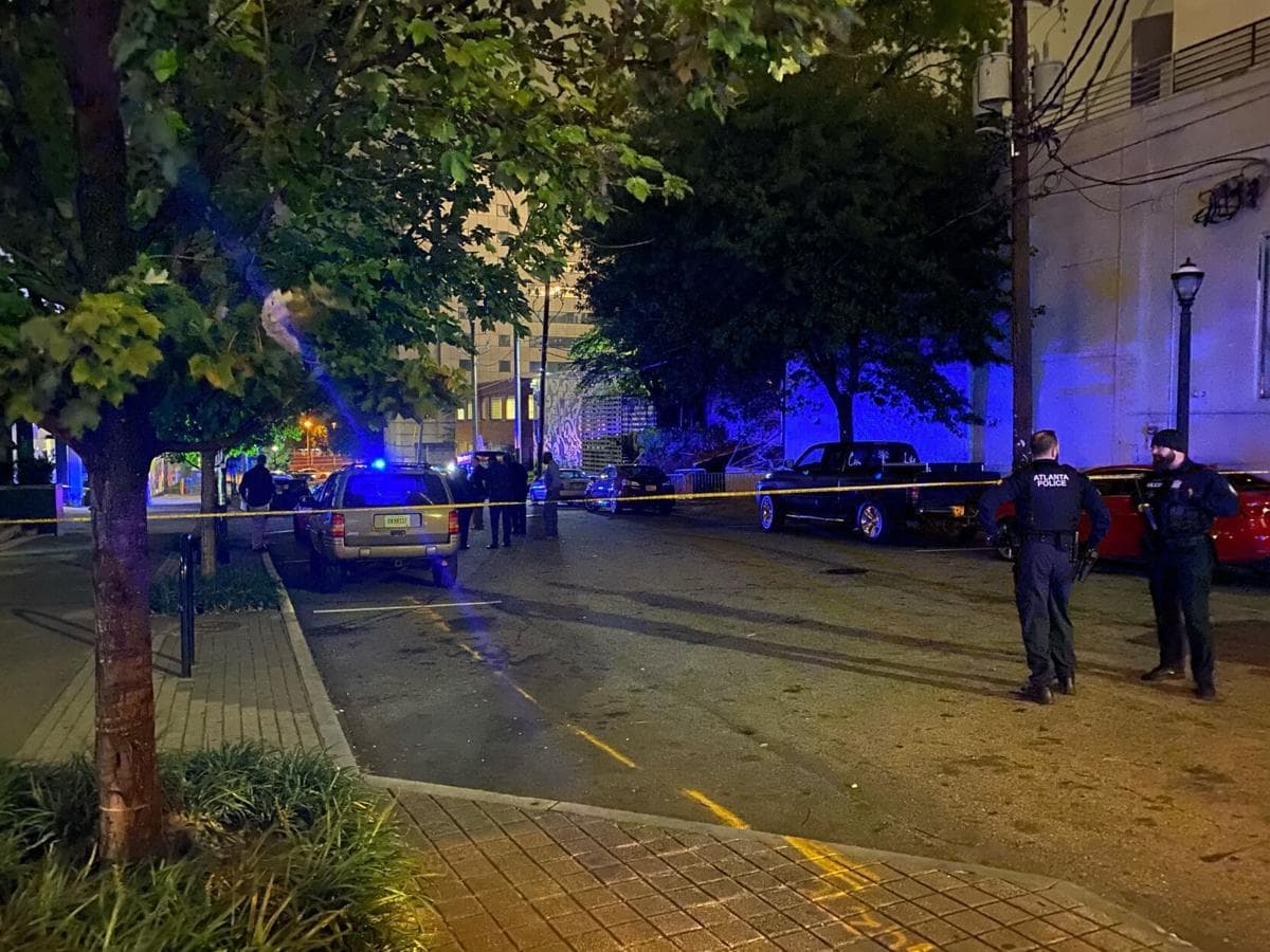 El tiroteo ocurrió en la cuadra 900 de Spring Street. Cuando los agentes llegaron, descubrieron a un hombre muerto en el lugar con una herida de bala.
<br>
<br>
<br>
<br>