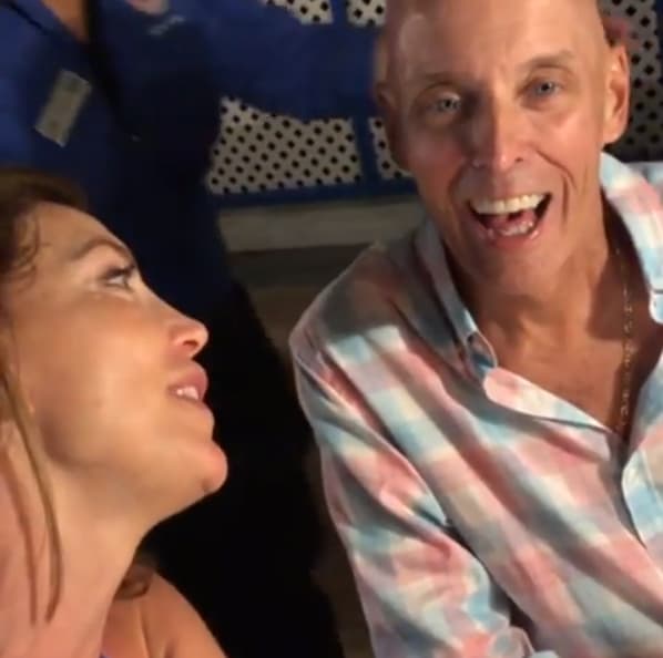 El 1 de abril la actriz compartió un breve video en donde le canta 'Happy Birthday' a su novio mientras celebraban el cumpleaños.