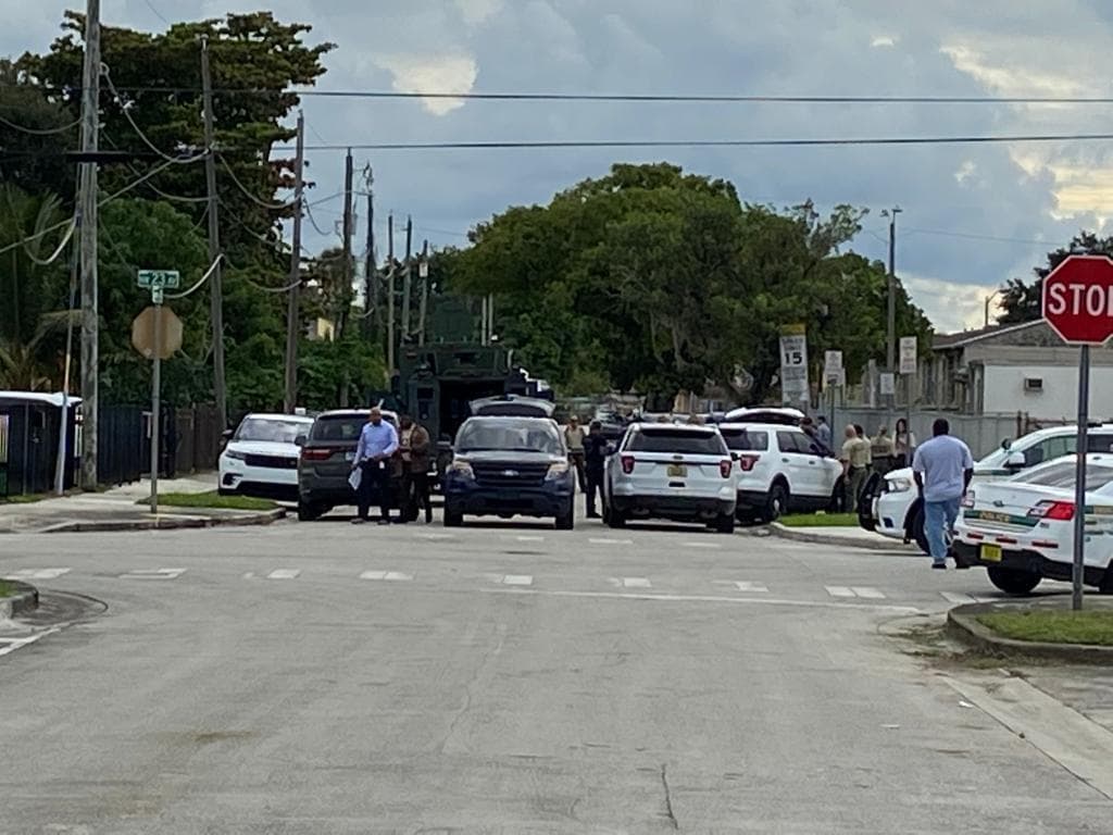 “Escuché como siete disparos seguidos”: arrestan a menor armado que enfrentó a la policía de Miami-Dade