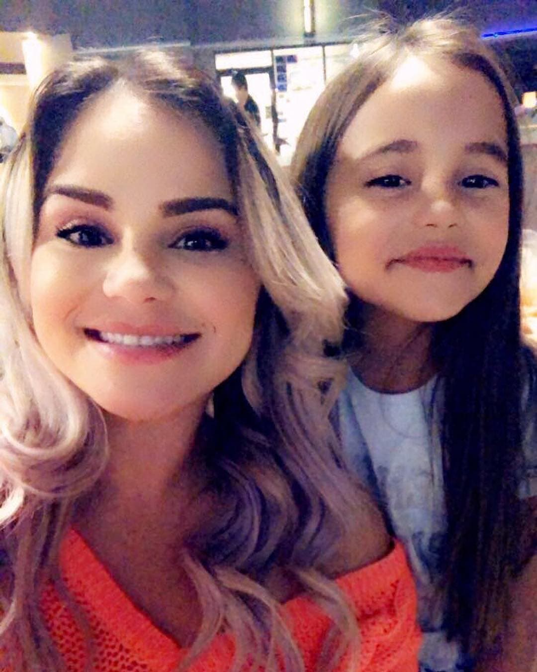 <b>Claudia</b> hasta demandó a Lorenzo por la manutención de la niña y tuvieron que verse las caras en la corte para llegar a un acuerdo.