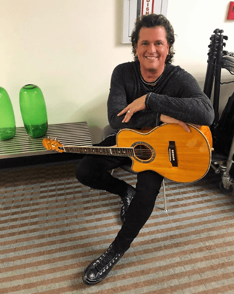 En la categoría Colaboración del Año - Tropical, Carlos Vives y Wisin triunfaron con la canción ‘Si me das tu amor’.