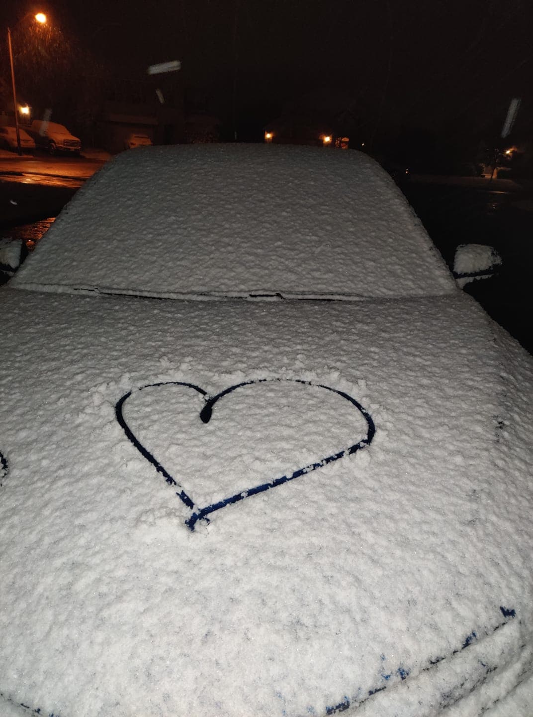 Sin embargo, esto fue suficiente para sorprender a nuestros televidentes, ya que es inusual que caiga nieve en esta parte de Texas.