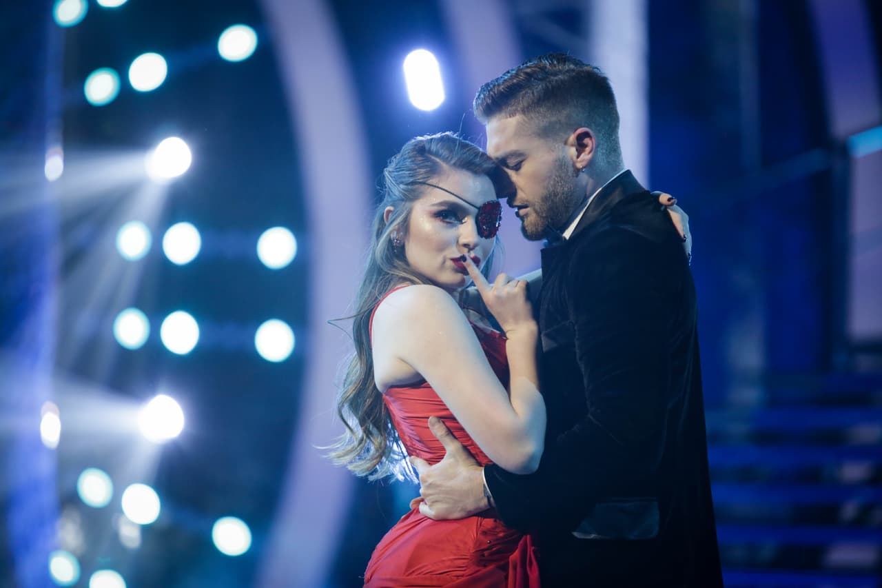 Con mucha sensualidad vimos a la hija de Angélica Rivera bailar este tema original del compositor Pedro Plasencia Salinas.