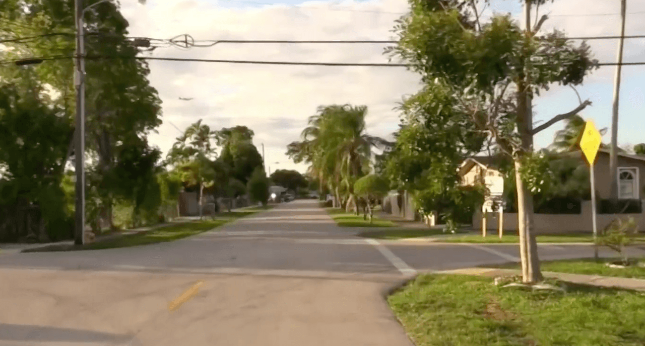 Según dijo el voluntario de la campaña del candidato a la alcaldía de Sweetwater, el incidente ocurrió cuando se trasladaba a lo largo de la avenida 106 y la calle 6 del suroeste de Miami.