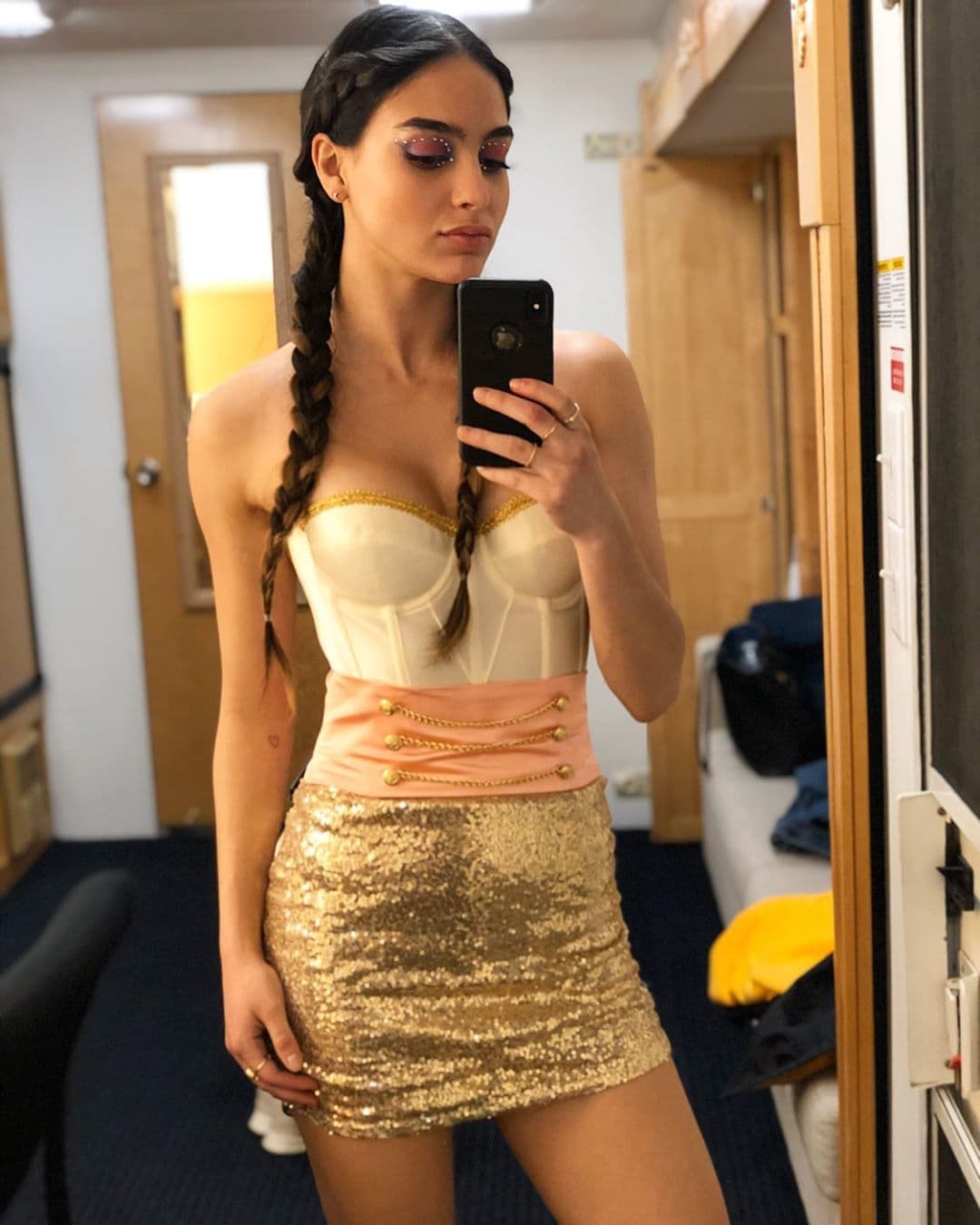 ¿La razón? Muy sencilla, la joven mexicana tiene un importante papel en la quinta película de la franquicia ‘Scream’.