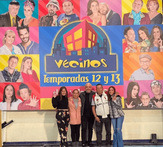 Familia de Octavio Ocaña con el productor Elias Solori