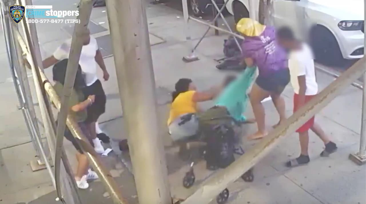 Golpean sin piedad a mujer discapacitada en Harlem, ahora buscan a los asaltantes