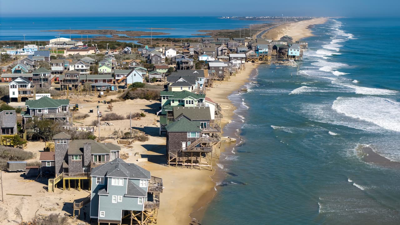Advierten por corrientes de resaca en playas de Carolina del Norte; van más de 30 rescates