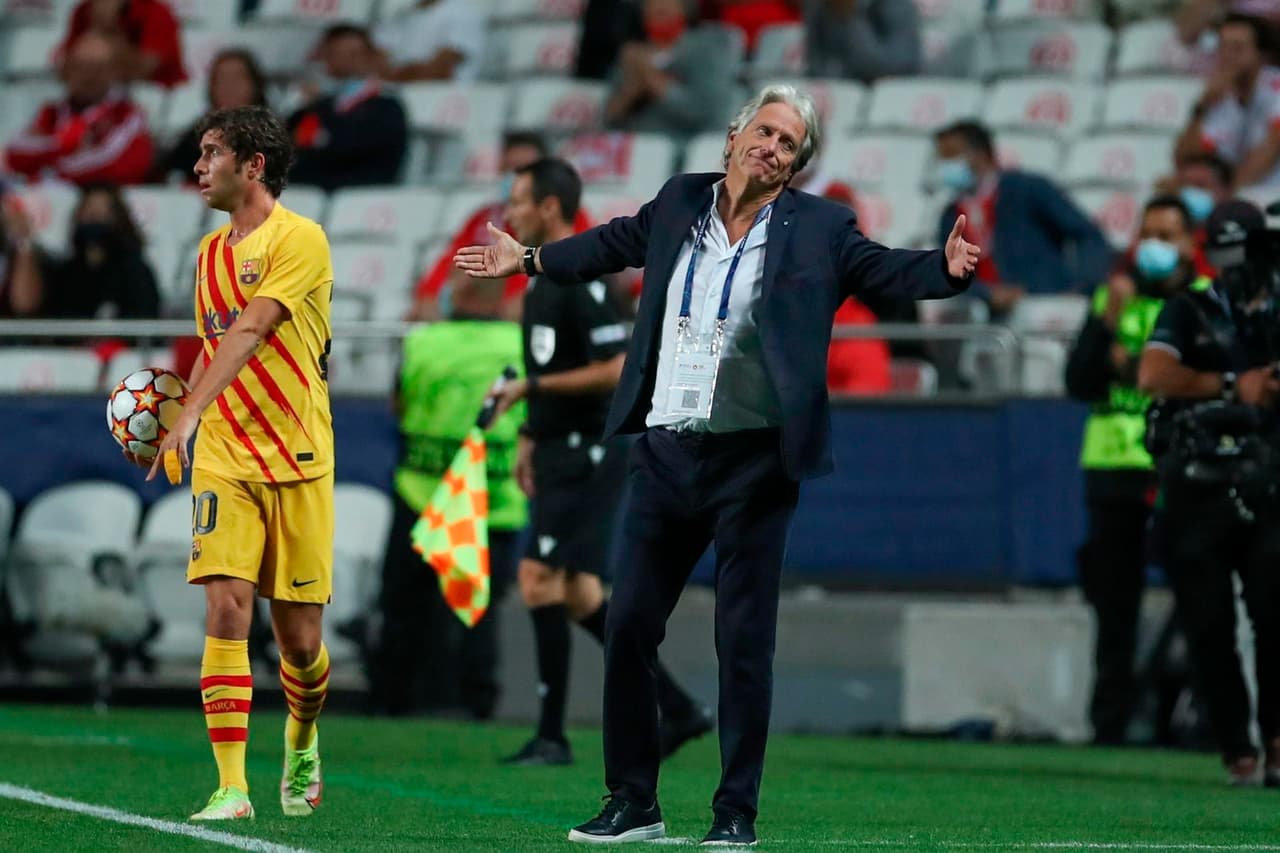 Los de Ronald Koeman no han tenido suerte en esta Champions League. Darwin Nuñez anota doblete (3’, 79’) y Rafa Silva suma otro tanto (69’) para darle la victoria al Benfica sobre Barcelona 3-0 durante la fase de grupos.