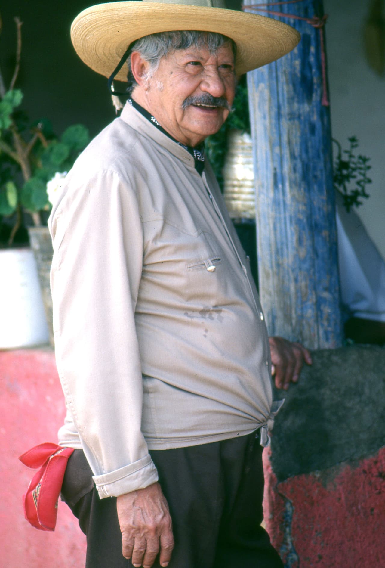 ‘Macario’, ‘Los albañiles’, ‘Imperio de cristal’, ‘Esmeralda’, ‘Estrella vacía’ y ‘Corazón indomable’, son sólo algunos de los proyectos en los que el también artista de teatro ha participado.
<br>
<br>Si quieres ver la
<a href="https://vix.com/es/detail/video-3529608?utm_medium=internal_referral&utm_source=univision&utm_campaign=evergreen&utm_content=ed_entertainment&utm_term=slideshow" target="_blank">película ‘Macario’ gratis, sólo ingresa a ViX</a>.