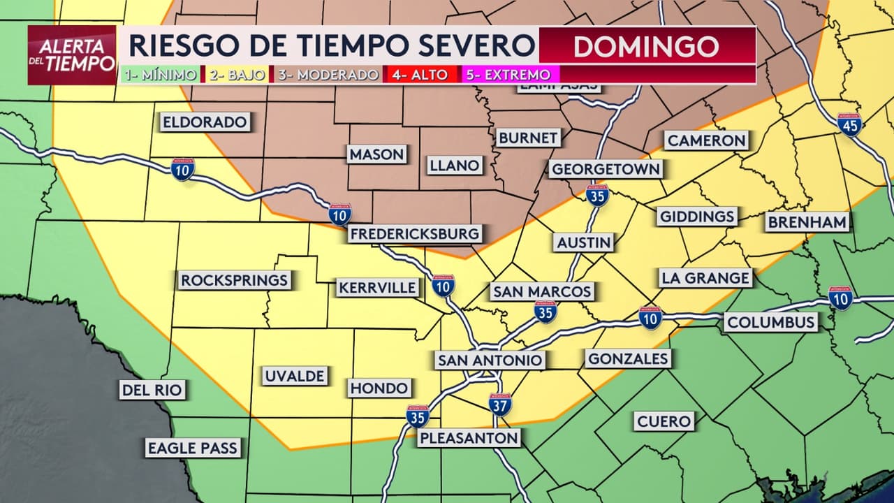 <b>Alerta en el Tiempo</b>
<br>
<br>⚠️ Incrementa considerablemente el riesgo de tiempo severo en todo el centro de Texas.
<br>
<br>Todo indica que será una noche de domingo muy activa y potencialmente peligrosa.